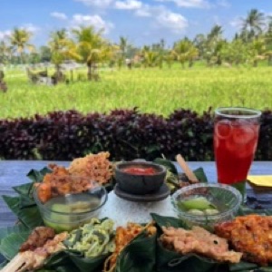 Bali sud, côte ouest : Kuta, Jimbaran et Uluwatu. Un juste milieu entre spiritualité des locaux et surtourisme 🫠.#bali #Indonesia